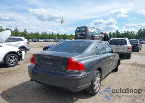 2005 Volvo S60 2.5T Awd из США, поврежденный, VIN YV1RH592752440479